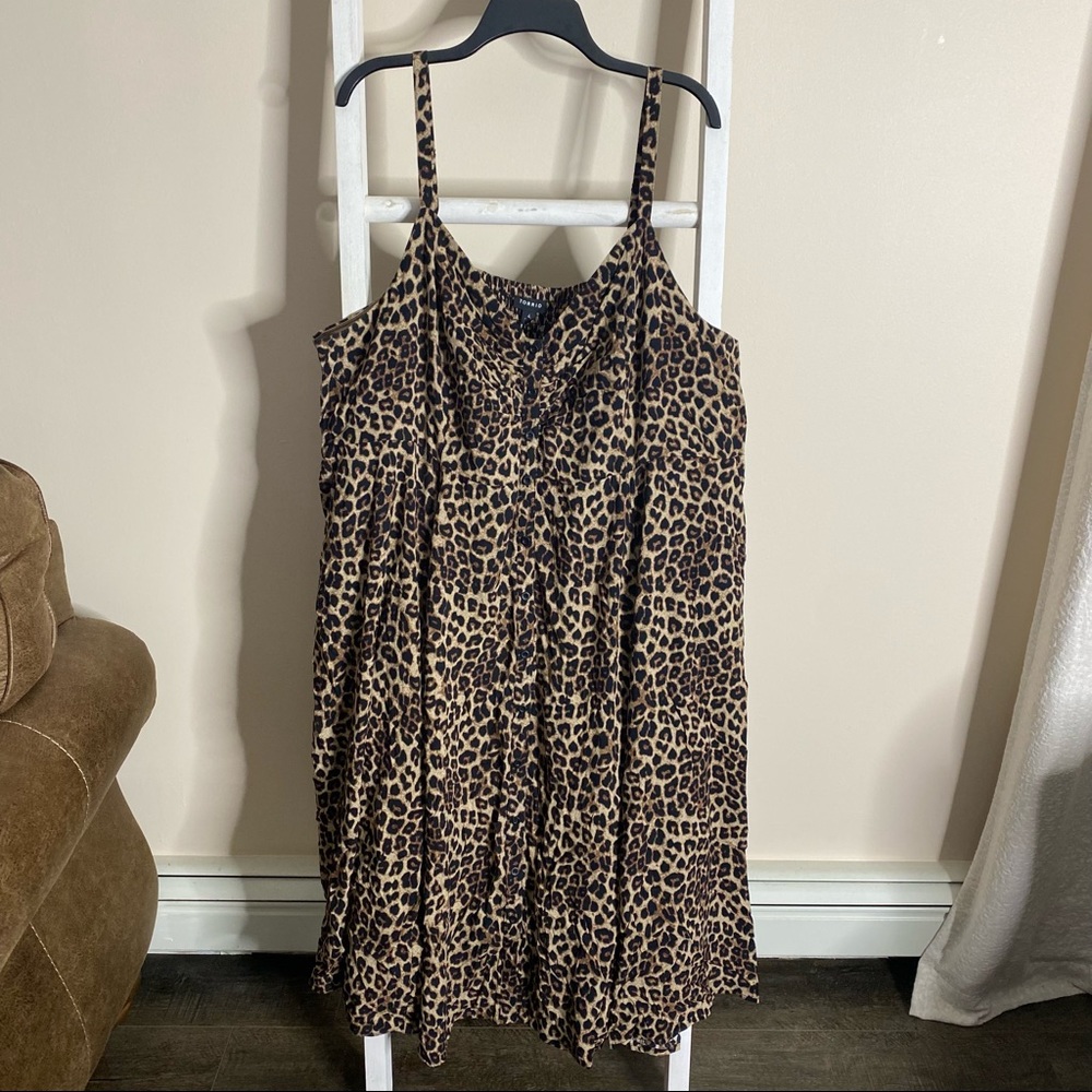 TORRID Leopard challis button front midi dress. Size 4.